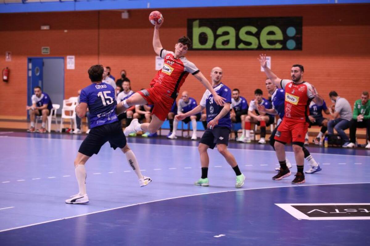 El Balonmano Benidorm quiere continuar con la buena racha ante el Bada Huesca