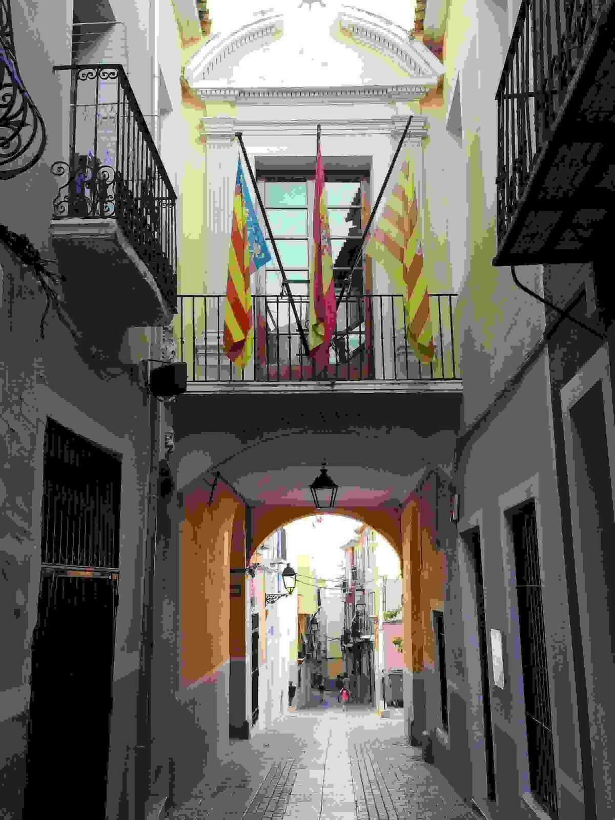 La Vila &middot; La concejal&iacute;a de Igualdad contrata a tres mujeres como acompa&ntilde;antes de personas mayores y dependientes