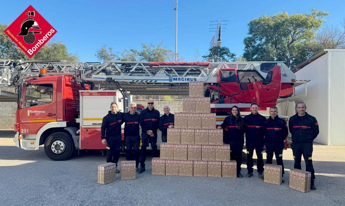 BOMBEROS BENIDORM DONACIÓN CESTAS DE NAVIDAD