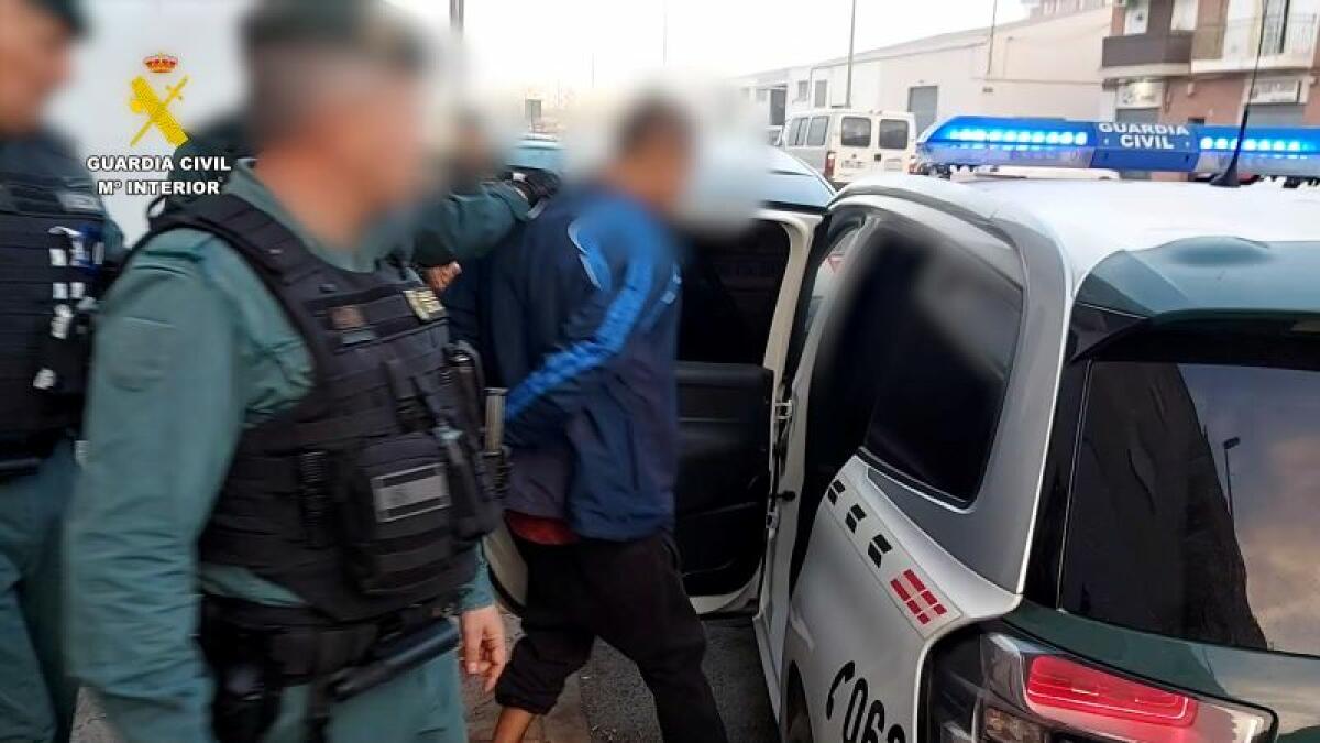 Detenidos dos hermanos por robar en el interior de vehículos en el municipio de Pinoso 