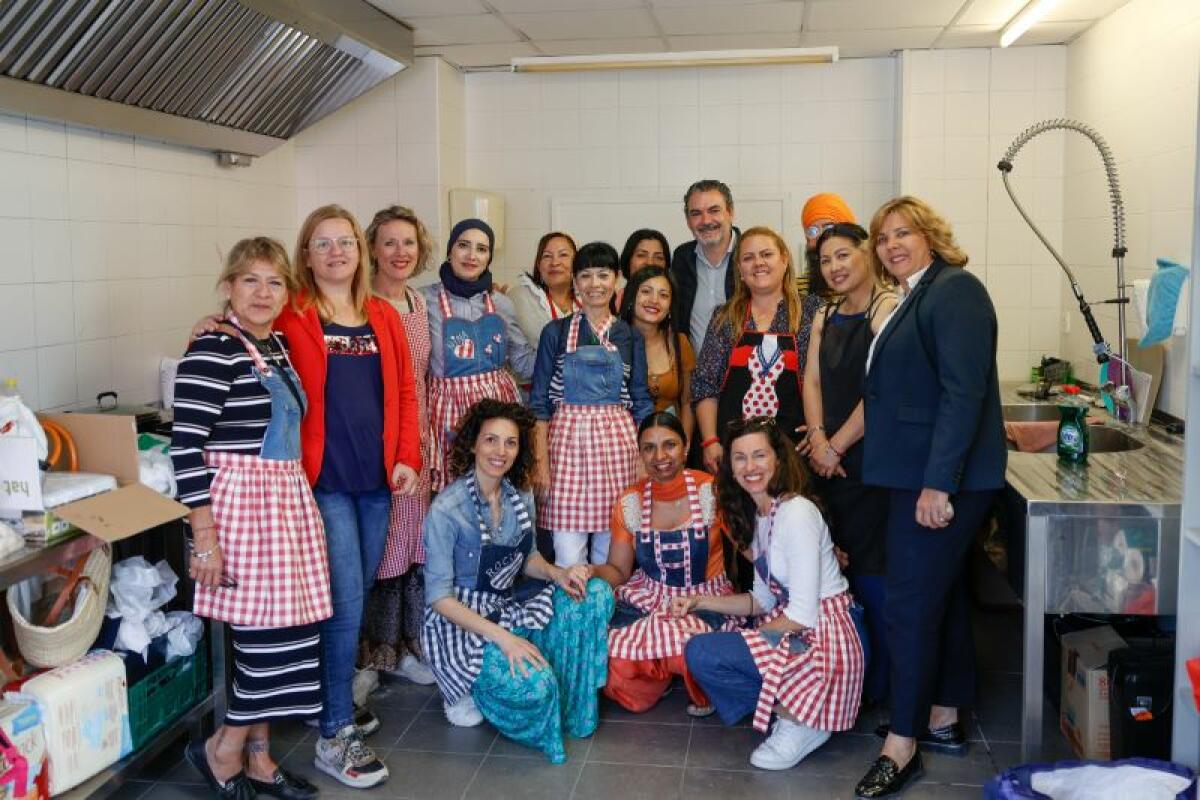 L’Alfàs vive una jornada de convivencia gastronómica multicultural con ‘Todo el mundo a la mesa’