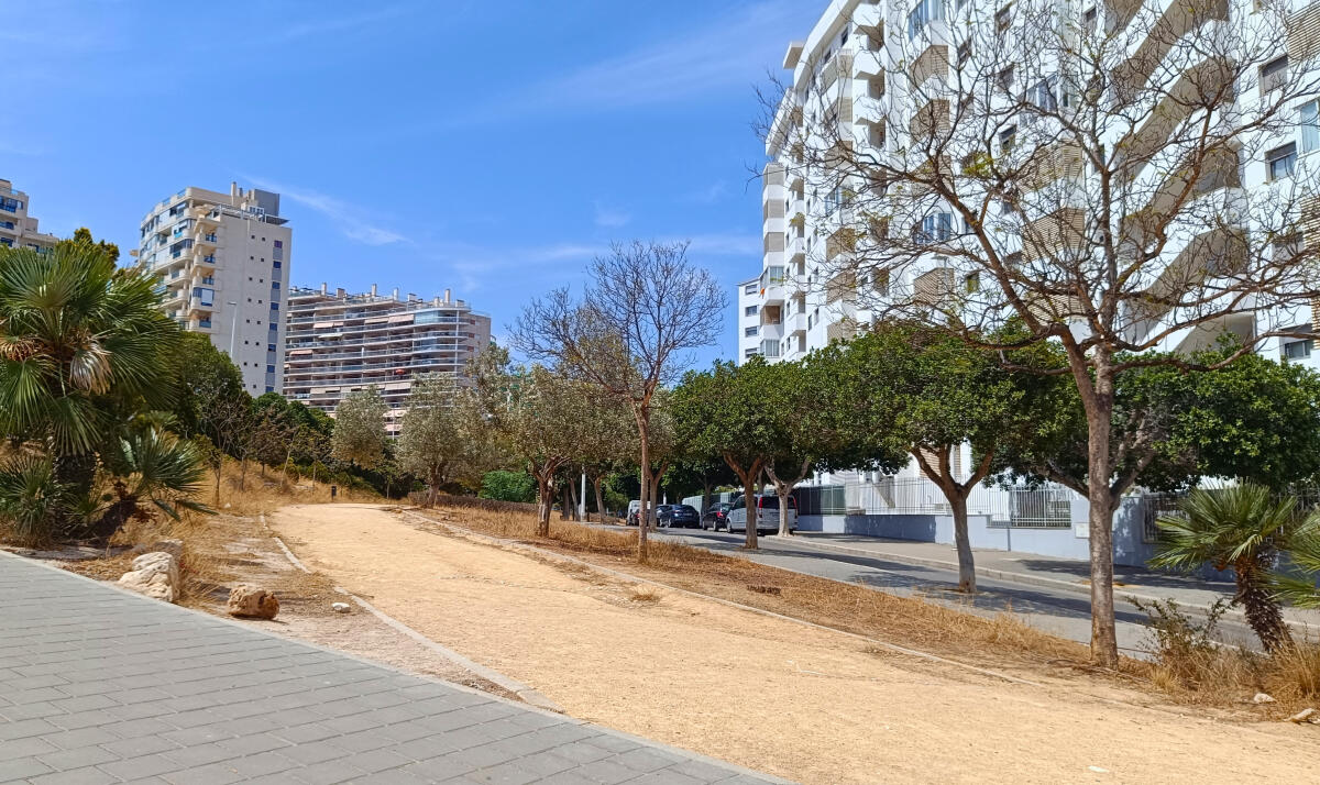 El Ayuntamiento de Villajoyosa invertir&aacute; m&aacute;s de 268.000 euros en renovar el paseo de albero de la calle Mestral de la Cala