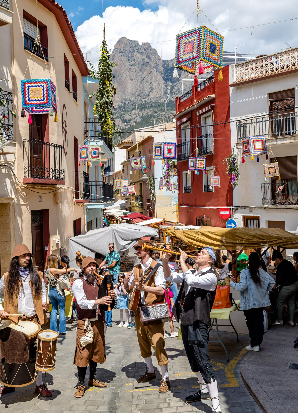 FINESTRAT VIBRA ESTE FIN DE SEMANA CON SU IX MERCAT GASTRONÒMIC Y TRADICIONAL 