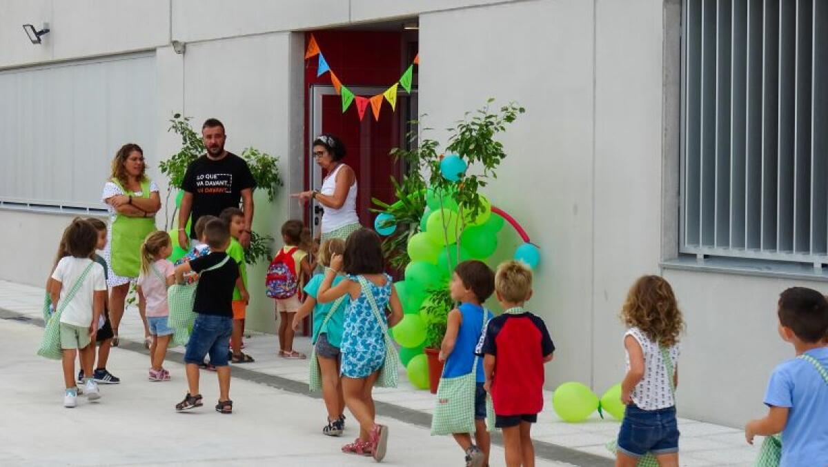 El CEIP Gasparot se despide de los barracones iniciando el curso escolar en el nuevo centro