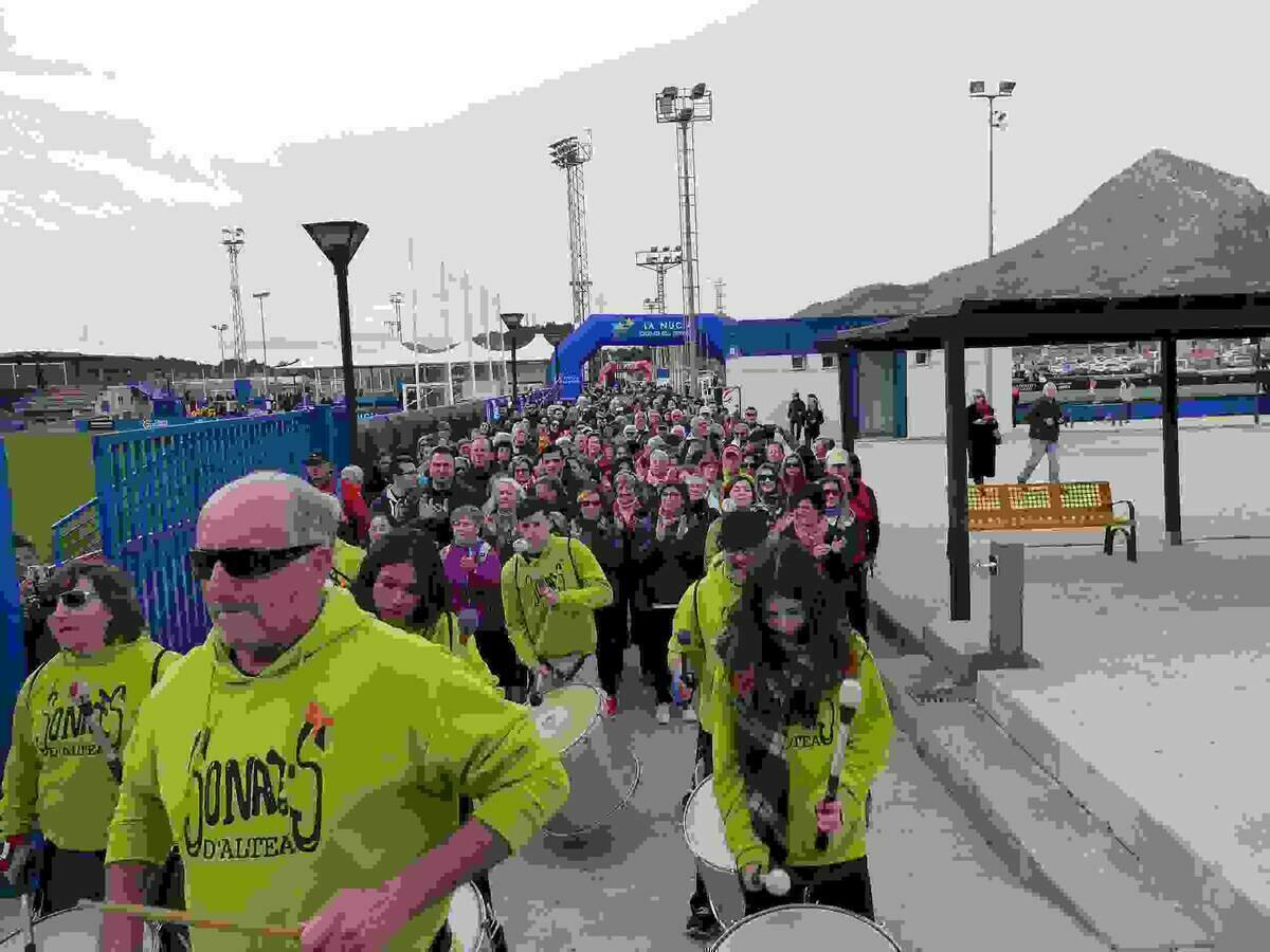 La Nuc&iacute;a &middot; M&aacute;s de 3.000 personas caminaron contra el C&aacute;ncer en la IX Marcha Solidaria
