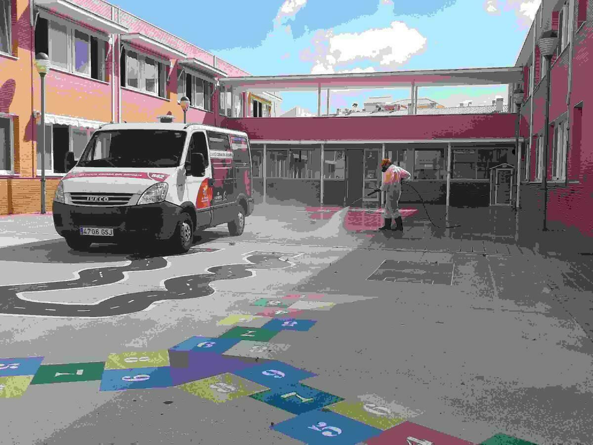 La Nuc&iacute;a realiza una limpieza y desinfecci&oacute;n intensiva para  el &ldquo;inicio del curso escolar&rdquo;