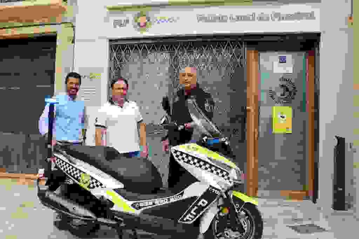 Nueva motocicleta patrulla para la polic&iacute;a local de Finestrat