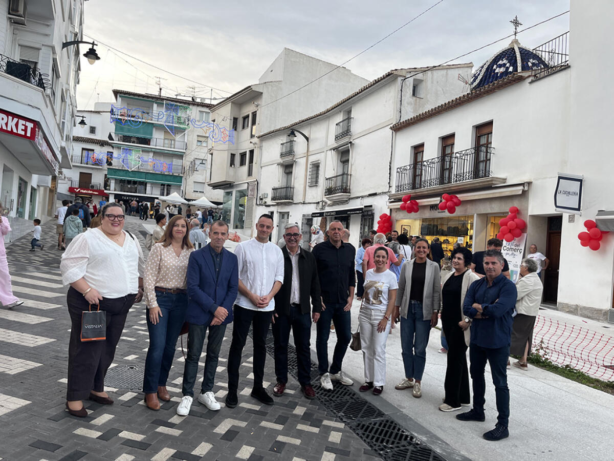 La Nit del Comer&ccedil; llena la zona comercial de p&uacute;blico que disfruta de las actividades programadas 