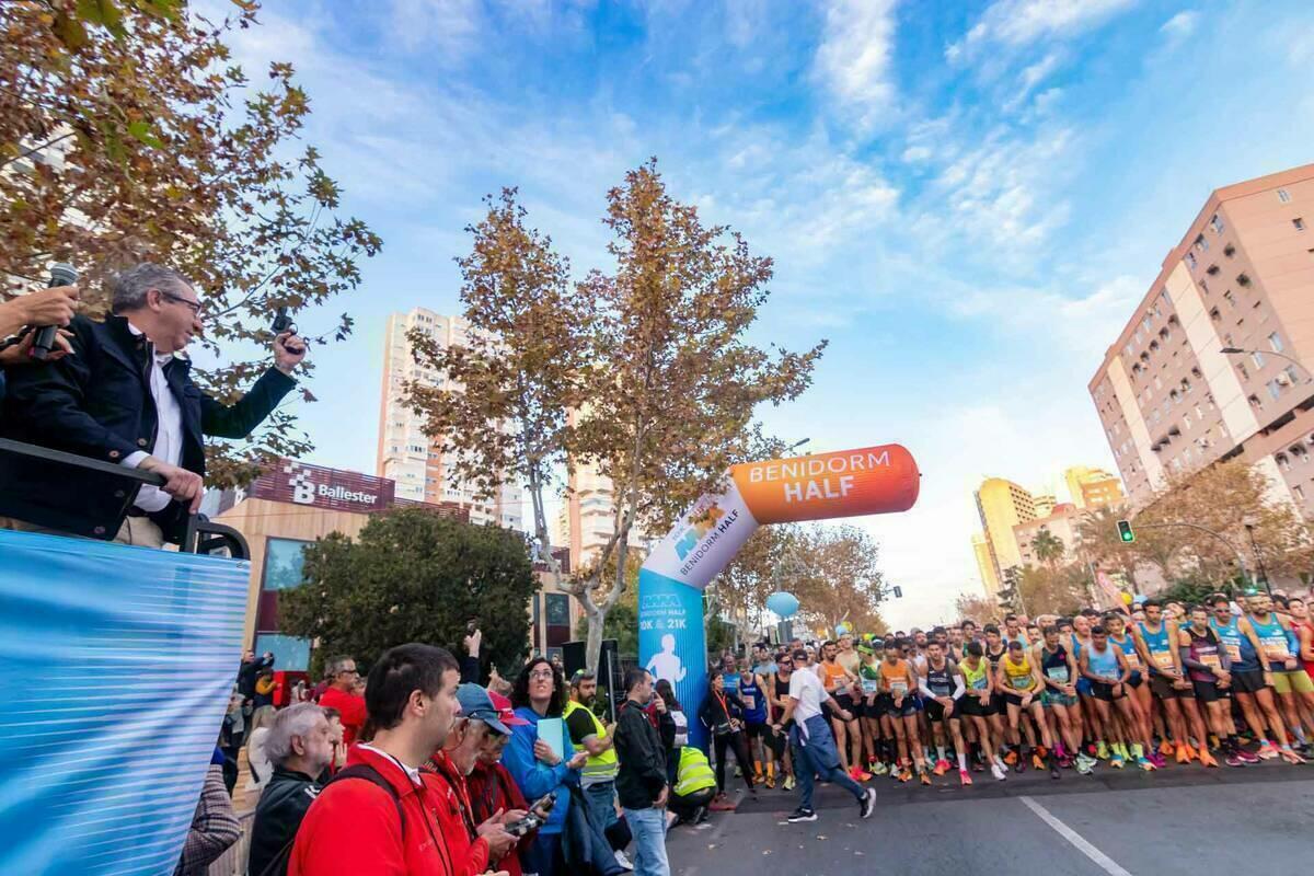 4.800 corredores participan en la Benidorm Half, la fiesta del deporte