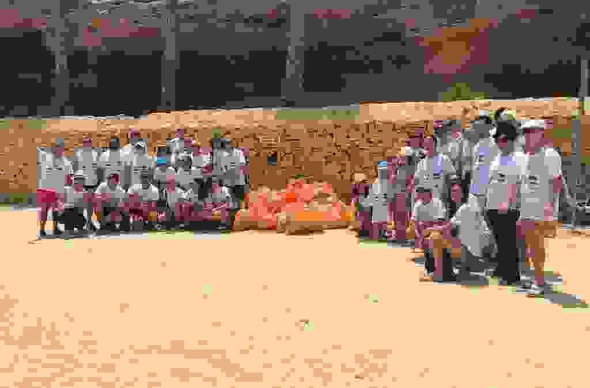 La iniciativa del Rotary Club Internacional de l&rsquo;Alf&agrave;s se salda con 53 bolsas de residuos