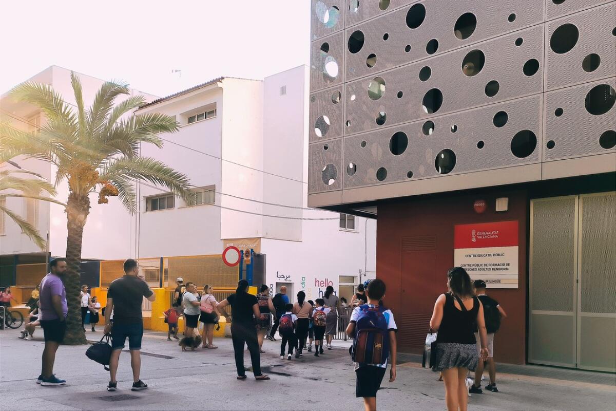 El Grupo Socialista critica que la Escuela de pascua de Benidorm cuesta casi tres veces más que en La Vila