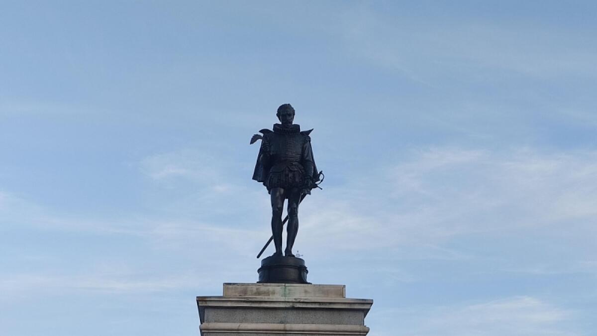 Legisladores corruptos, Justicia lenta y relaciones amorosas más allá del matrimonio: el Cervantes del siglo XXI
