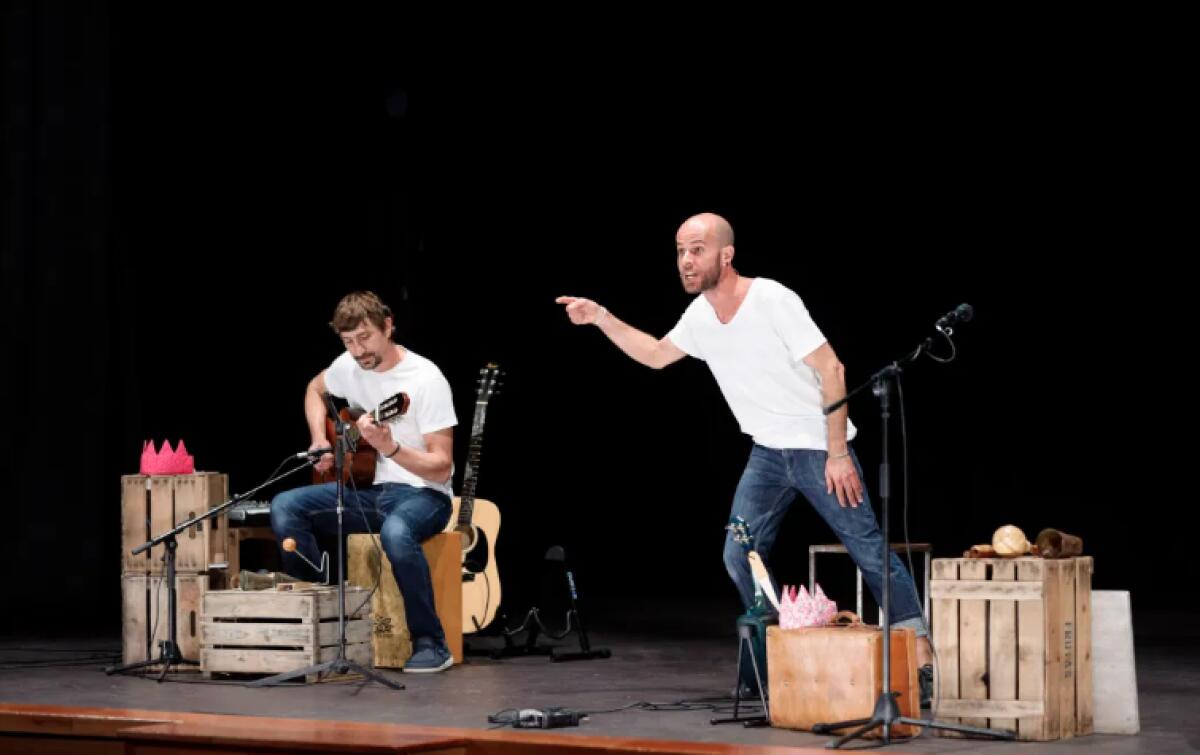 El público infantil se lo pasa a lo grande con los ‘Ritmos Animalescos’ en la Casa de Cultura de l’Alfàs