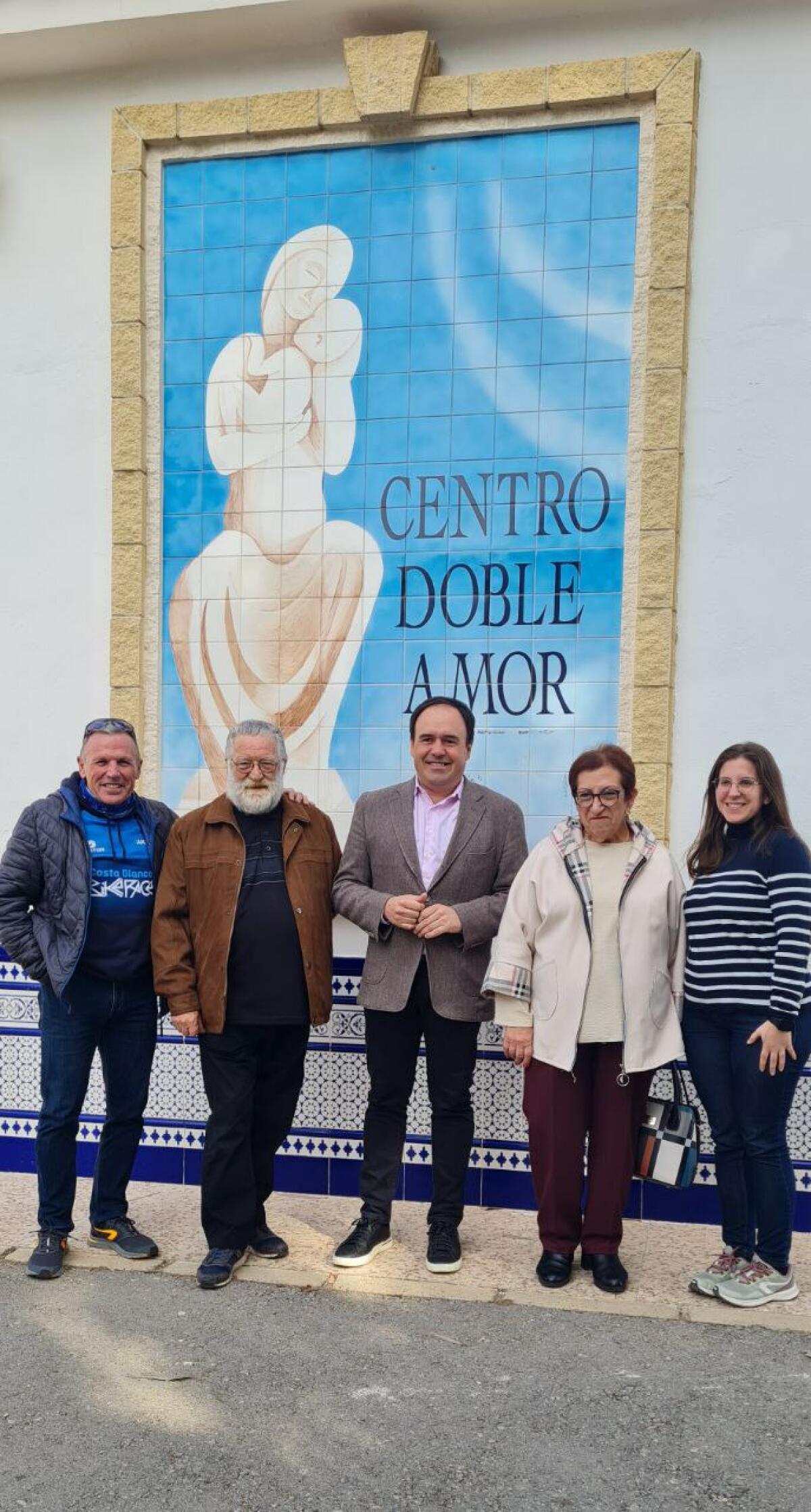 EL ALCALDE DE FINESTRAT Y LA EDIL DE BIENESTAR SOCIAL VISITAN EL CENTRO OCUPACIONAL DOBLE AMOR POR SU 50º ANIVERSARIO