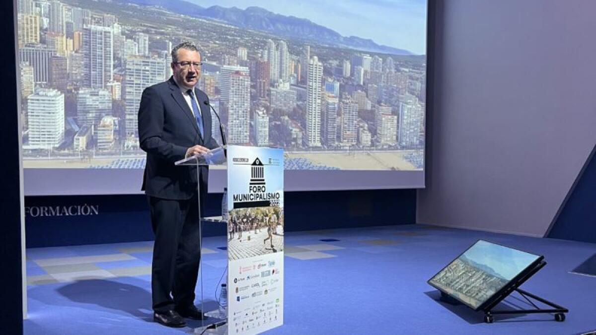 El alcalde de Benidorm participa en la primera jornada del Foro del Municipalismo 2022