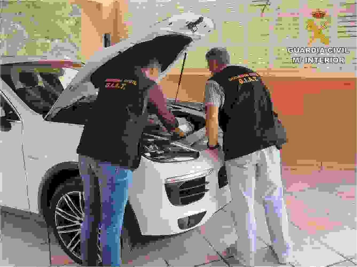 La Guardia Civil desarticula en Alicante y Valencia una red de venta de coches robados procedentes de Italia