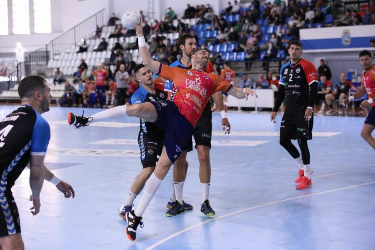 Victoria del Balonmano Benidorm en un partido muy trabajado ante el Sinfín