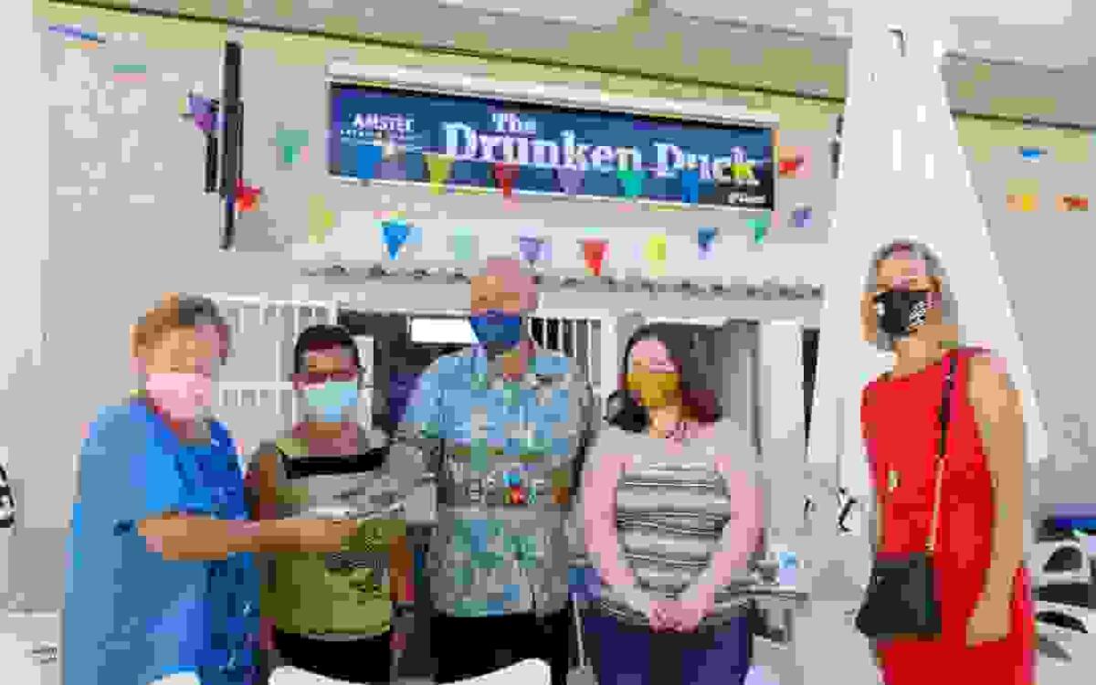 The Drunken Duck dona m&aacute;s de 2.000 euros a la Junta Local de AECC en l&rsquo;Alf&agrave;s del Pi