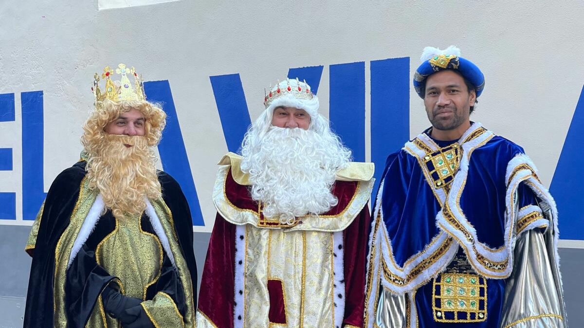 Los Reyes Magos de Oriente visitan el Hospital Marina Baixa, el Centro Les Talaies y el Hospital Asilo Santa Marta de la Vila Joiosa