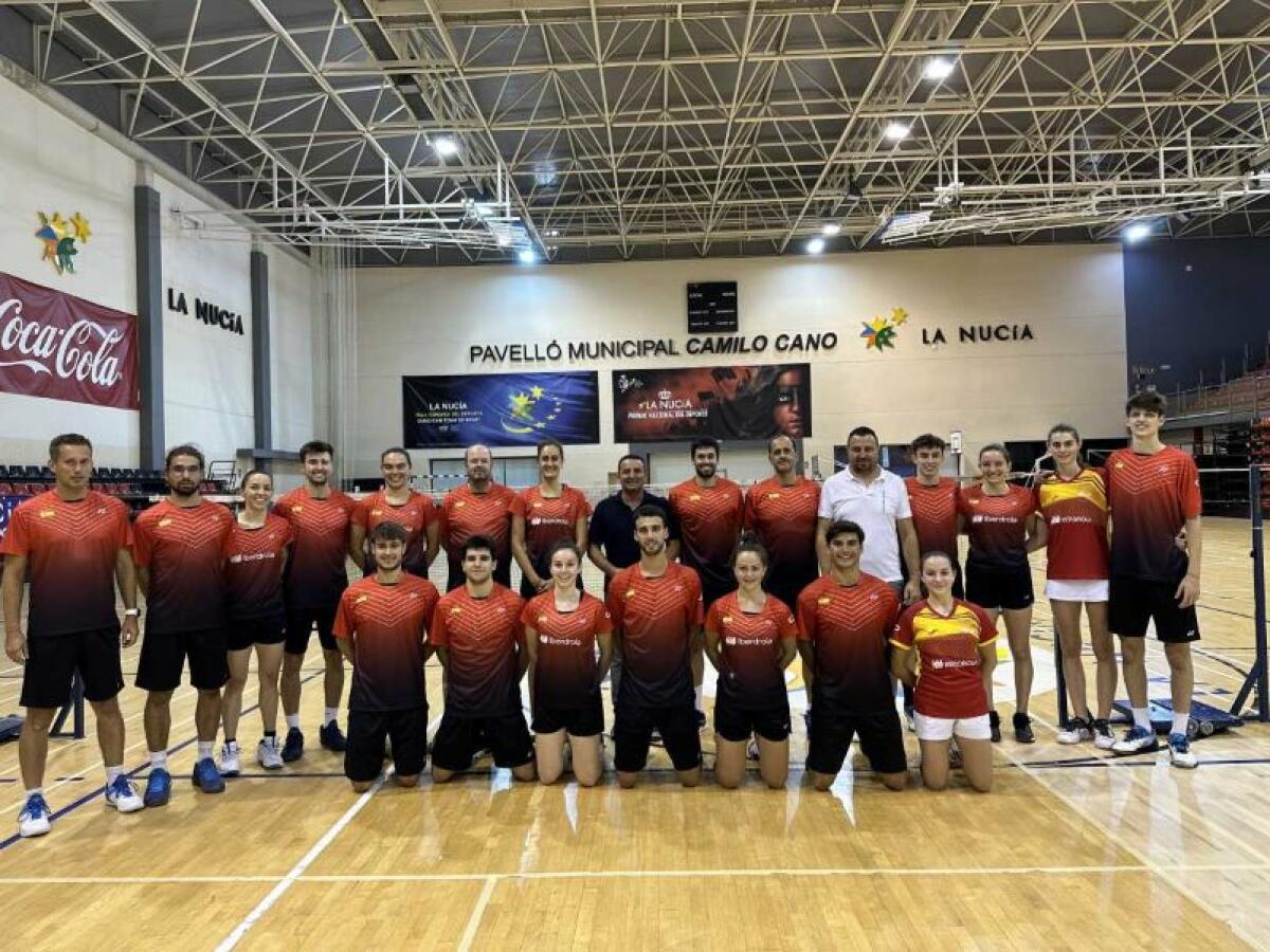 La Selección de Bádminton prepara en La Nucía el Mundial Junior y Absoluto