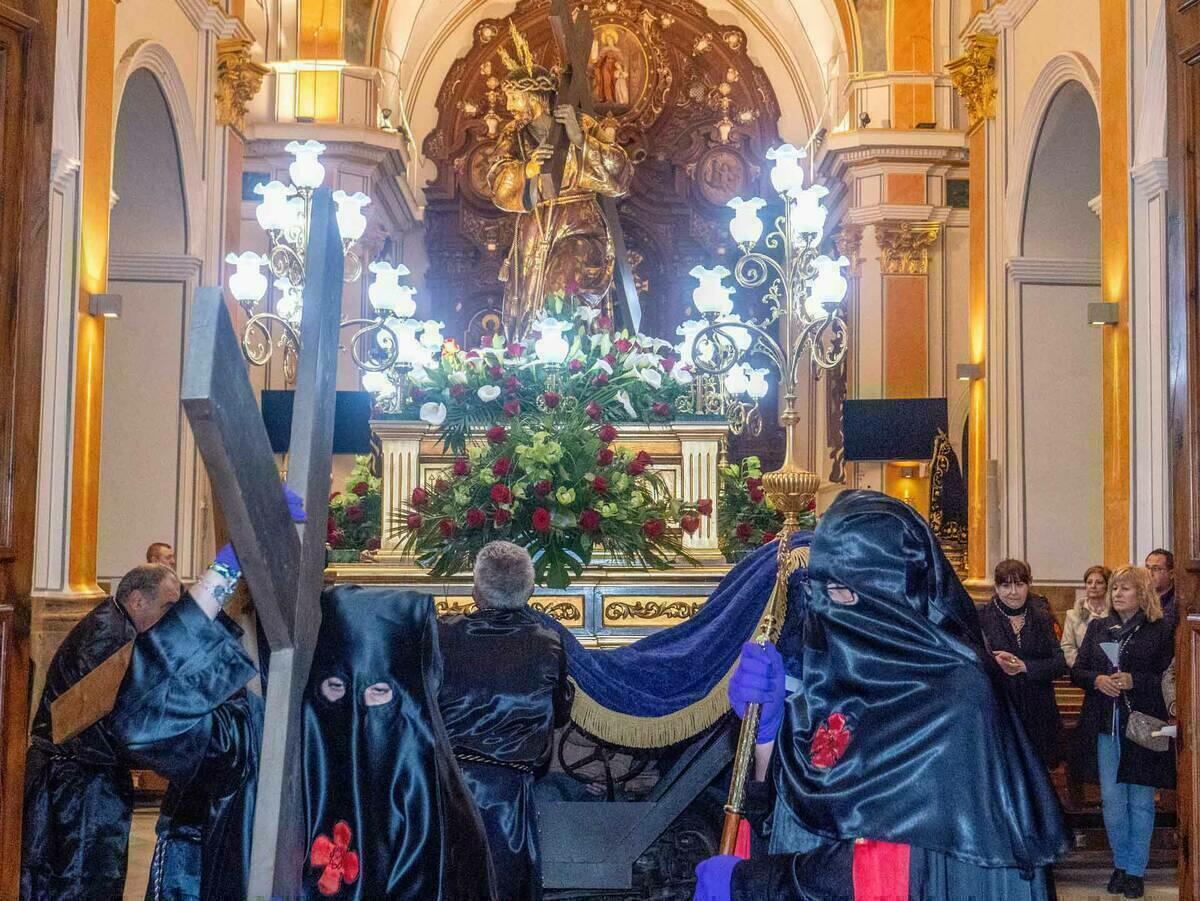 Devoción y tradición en la procesión del Jesús Nazareno de Benidorm