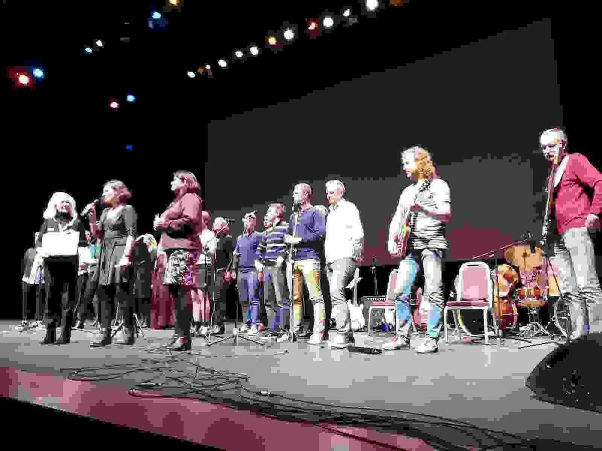 El Colegio Noruego de l&rsquo;Alf&agrave;s actu&oacute; en l&rsquo;Auditori y don&oacute; 1.300 &euro; al Banco de alimentos