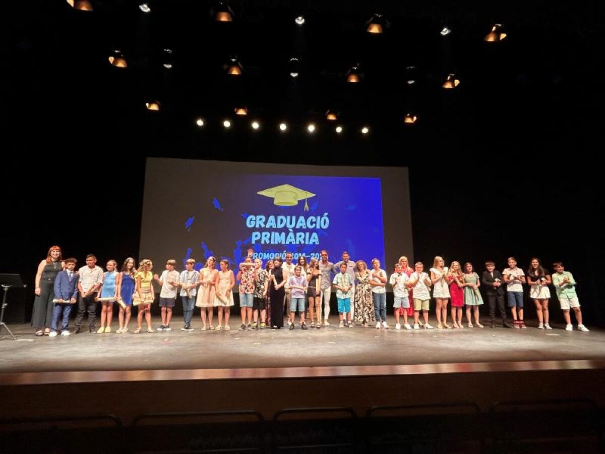 El colegio Muixara celebró el acto de graduación en l’Auditori 