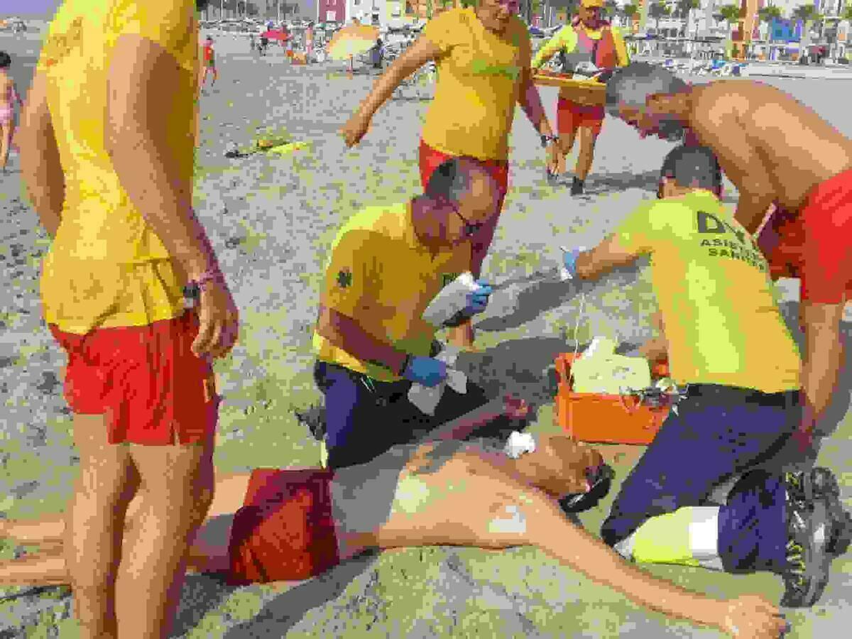 Simulacro de socorrismo en la playa Centro de la Vila Joiosa