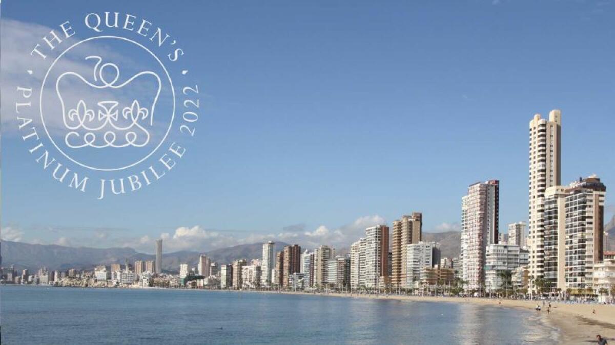 Benidorm se suma a las felicitaciones a Isabel II en su Jubileo de Platino