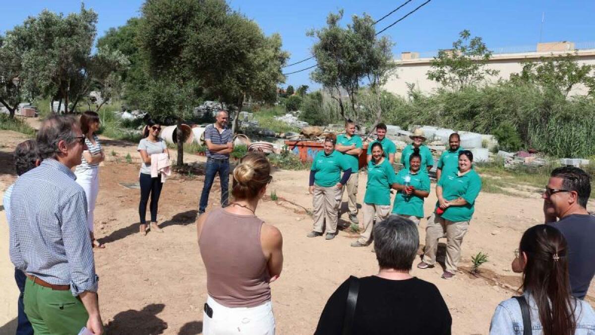 Los alumnos del programa ‘Et Formem’ terminan su formación con la creación de medio centenar de huertos urbanos en la zona de l’Horta