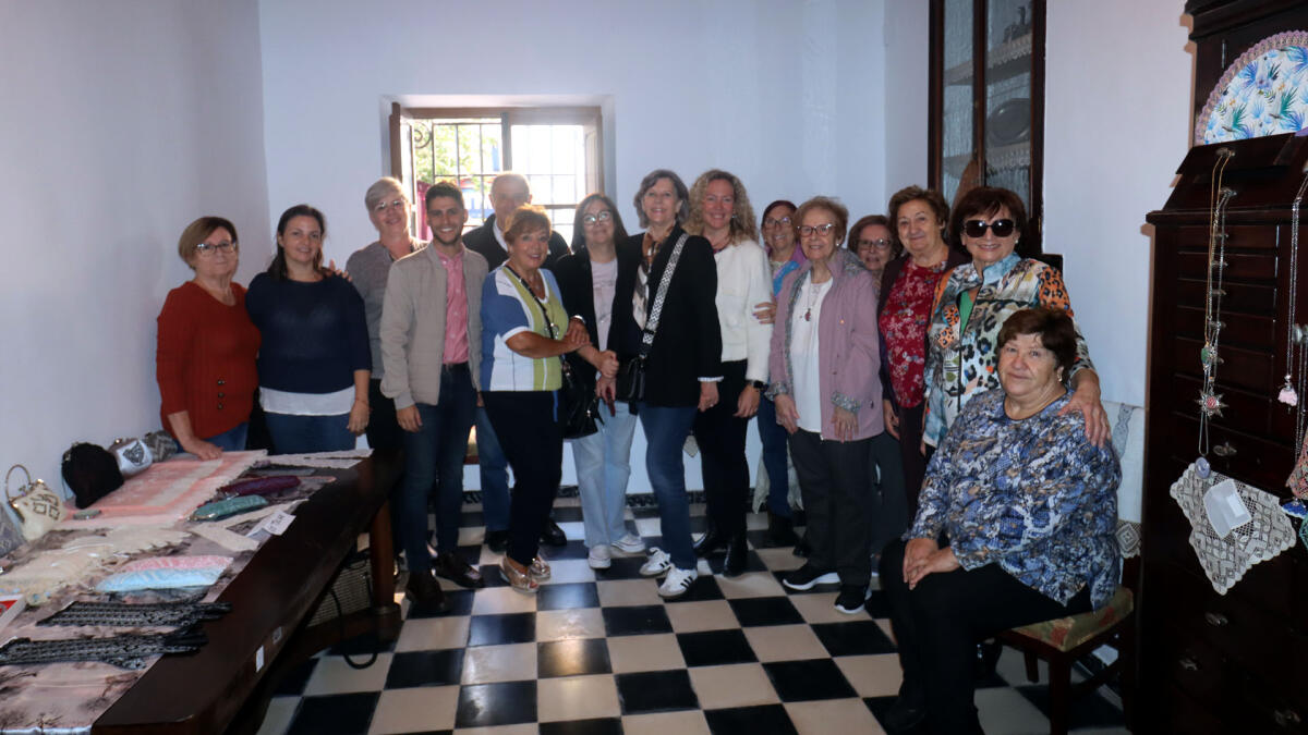 L’Hort de Colón acoge una exposición de labores y encajes realizados por la Asociación de Bolilleras