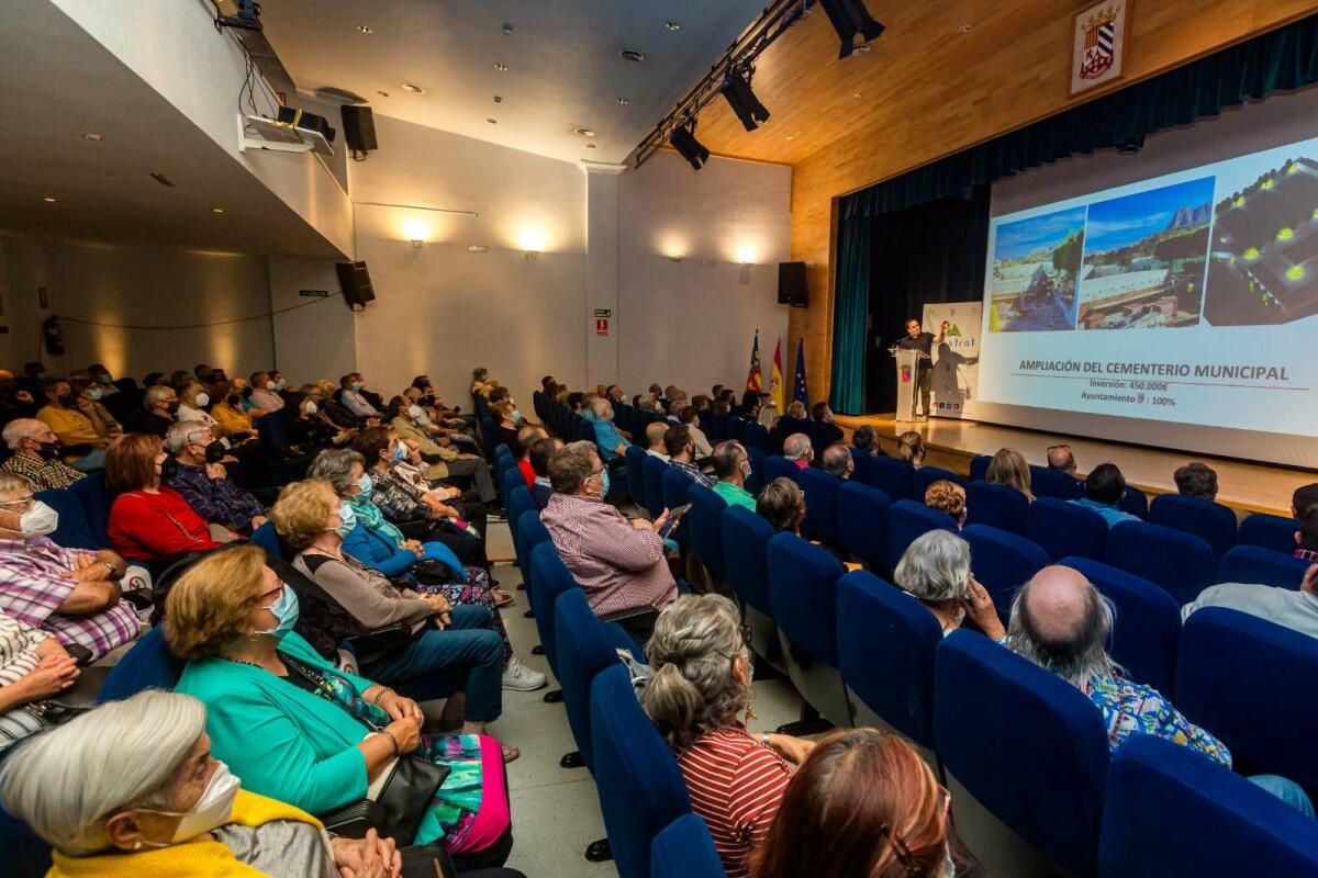 EL ALCALDE ATIENDE A LA CIUDADANÍA DE FINESTRAT EN EL PRIMER ENCUENTRO DESPUÉS DE LA PANDEMIA