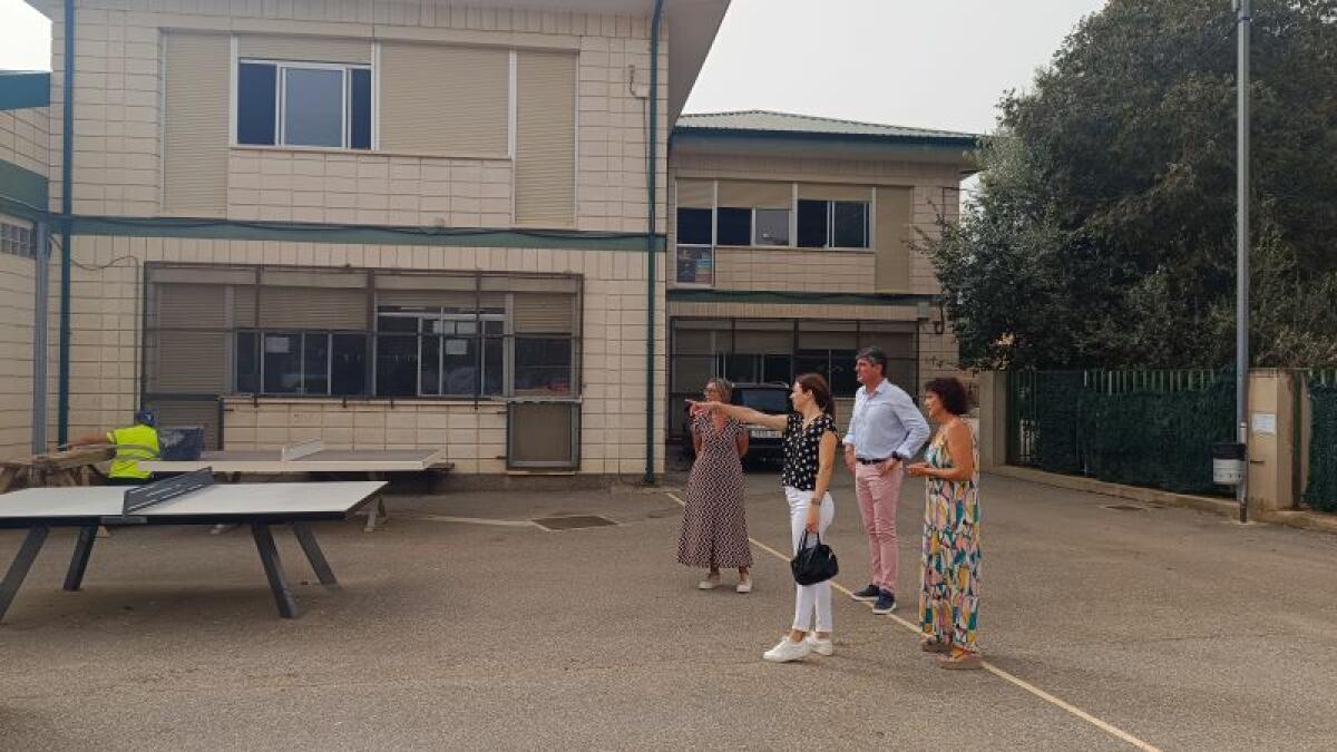 El Alcalde Marcos Zaragoza visita los centros educativos de Villajoyosa para comprobar el estado de las instalaciones ante el inicio del curso académico