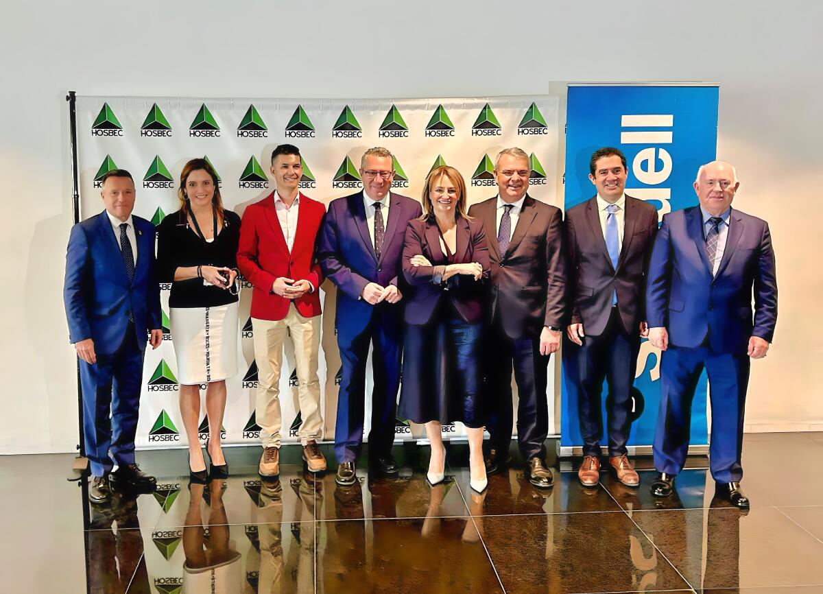 El sector turístico se coloca en el punto de mira de los inversores nacionales e internacionales ante la complicada situación de la industria manufacturera por la guerra arancelaria.
