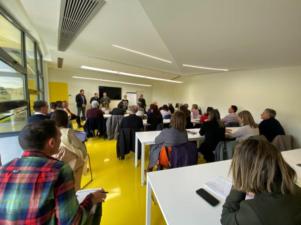 Los Centros de Formación de Profesorado se reúnen en el  CEFIRE La Nucía