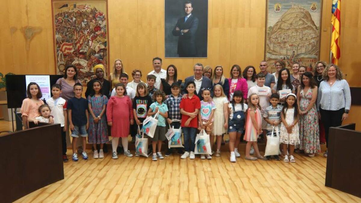 Benidorm entrega los permios del concurso ‘Alcalde/sa por un día’