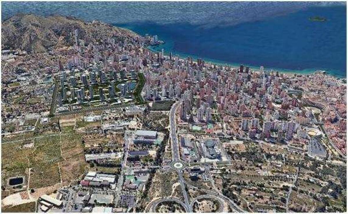 Benidorm expone al público la nueva versión del Plan Parcial ‘Ensanche de Levante’