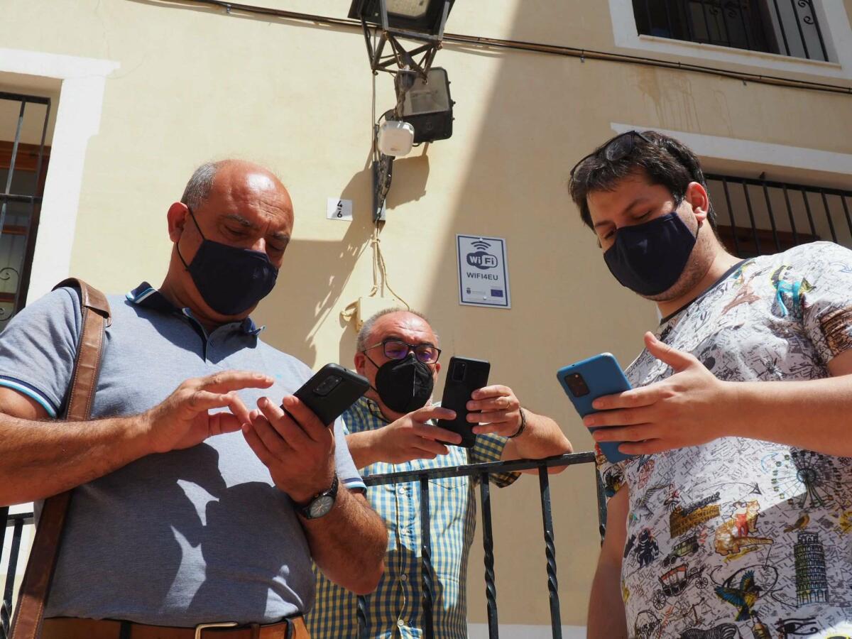 La Vila Joiosa cuenta desde hoy con 10 puntos de conexión Wi-Fi gratuita en zonas públicas