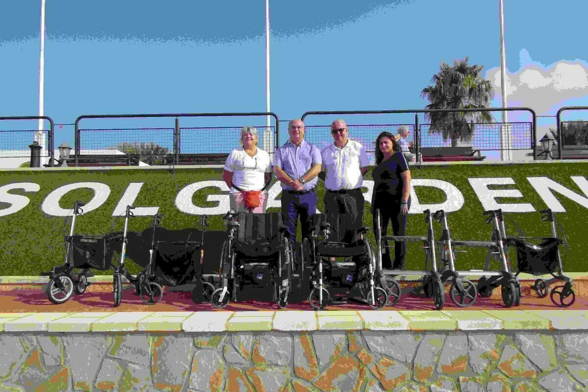 La Vila · La ‘Hacienda del Sol - Solgarden’ dona material ortopédico para personas sin recursos