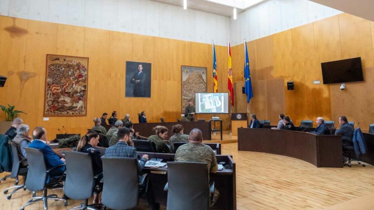 Benidorm ultima los preparativos para la jura de bandera para personal civil del 25 de marzo