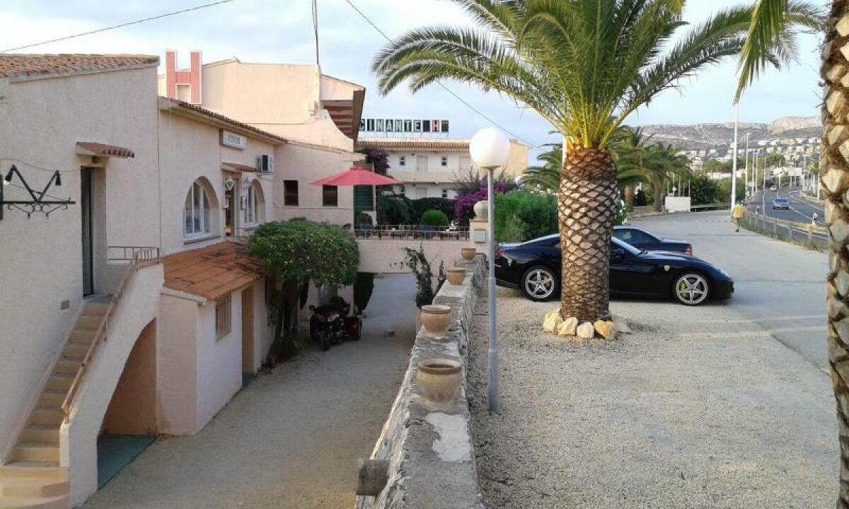 Una empresa privada desaloja 40 habitaciones ‘okupadas’ de un hotel de Calp