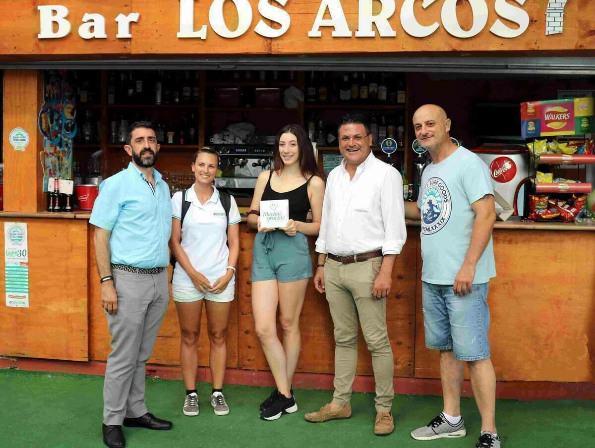 Un negocio de Benidorm entre los primeros agraciados por participar en la campa&ntilde;a &lsquo;Toma nota, recicla vidrio&rsquo;