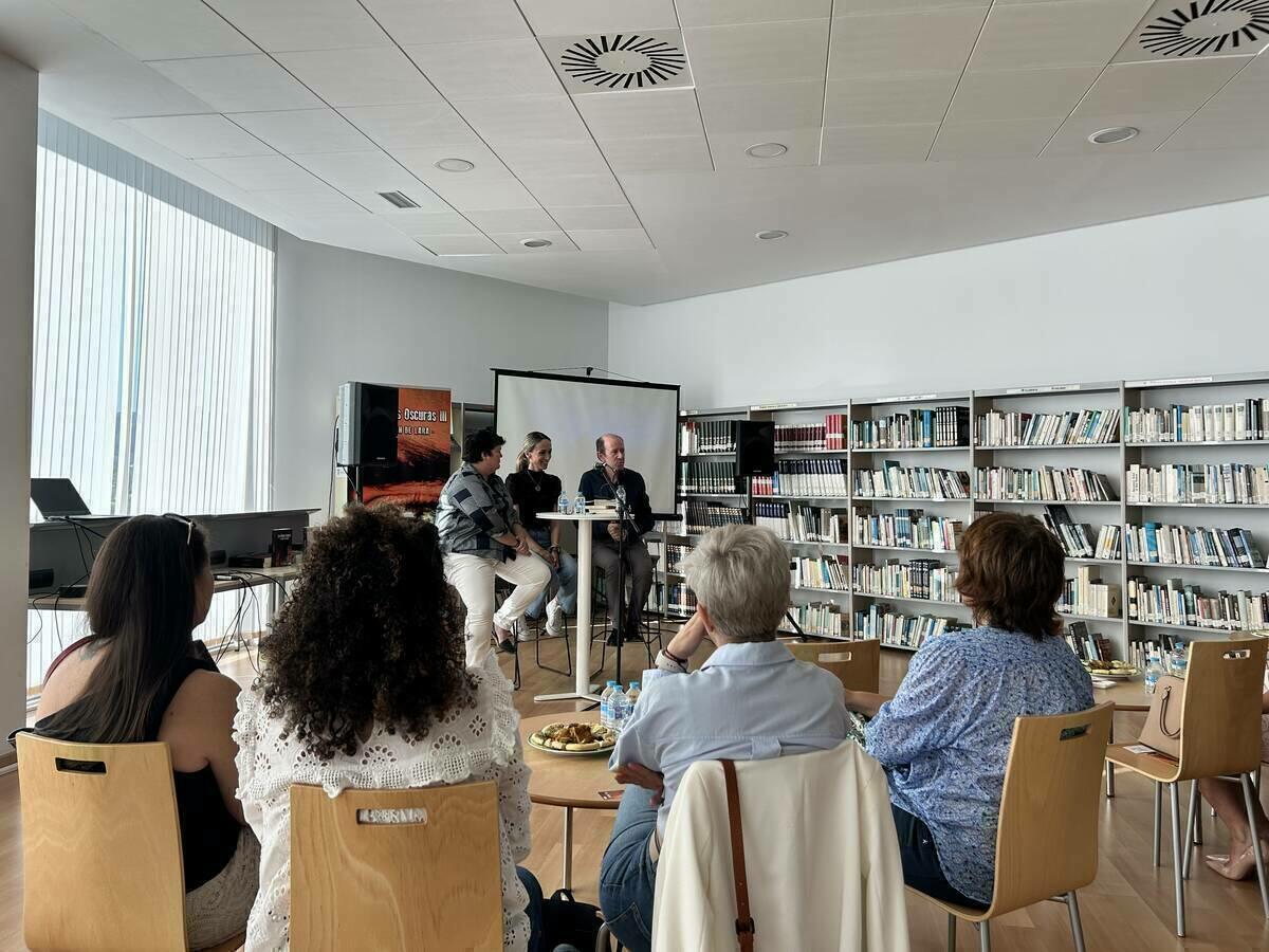 La escritora Mª José Marcos presentó “La Orden de Lara” en la Biblioteca