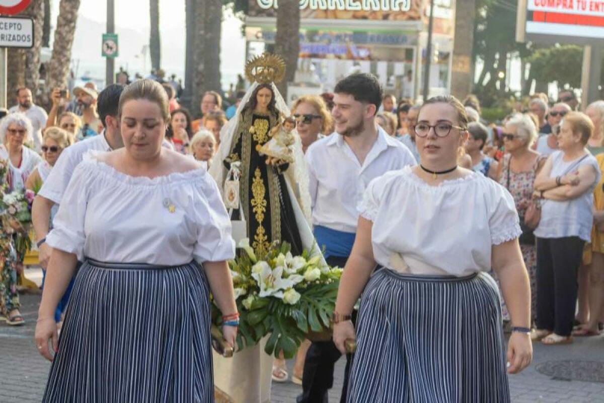 Ofrenda a la Virgen del Carmen y homenaje a los caídos en la mar en Benidorm 