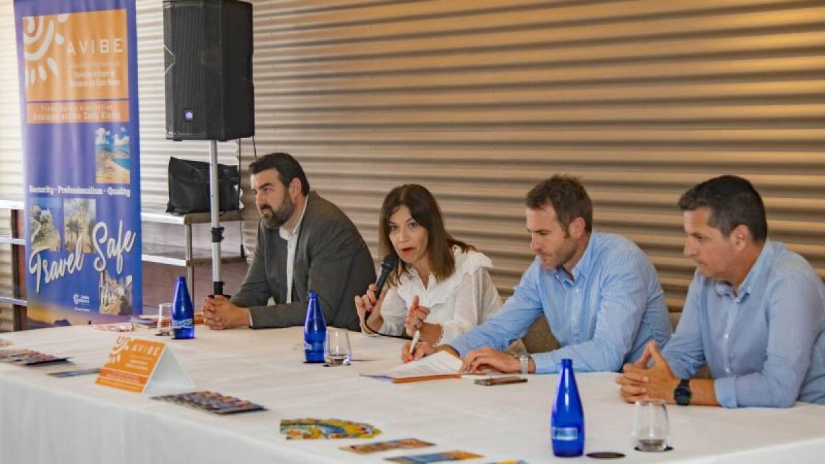 Mónica Gómez, en la clausura de la Asamblea de AVIBE, reafirma el compromiso del Ayuntamiento de Benidorm con los tejidos productivo y social