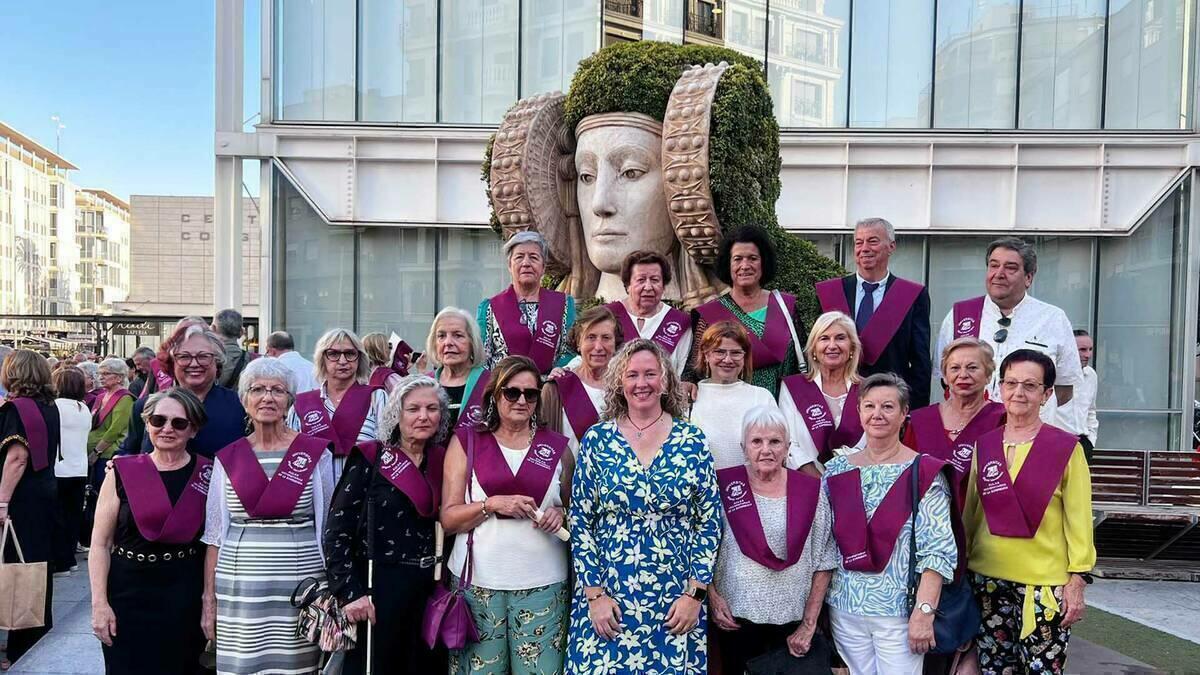 Veintisiete benidormenses se gradúan en la UMH tras pasar por las Aulas Universitarias de la Experiencia