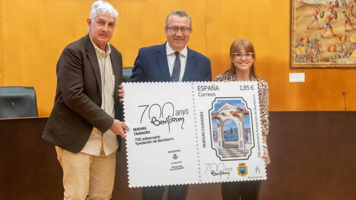 Correos pone en circulación un sello dedicado a los 700 años de historia de Benidorm 