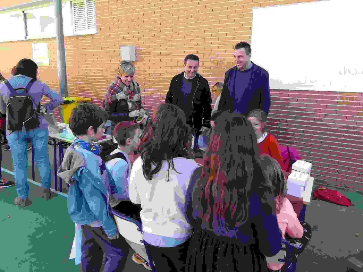 La Nuc&iacute;a &middot; &ldquo;Mercat Solidari de Nadal&rdquo; en el Colegio Sant Rafel contra el c&aacute;ncer infantil