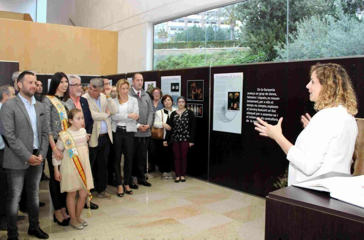 Benidorm &middot; Una exposici&oacute;n sobre los pobladores de la Cova Gelada inicia los actos culturales de la Carta de Poblament