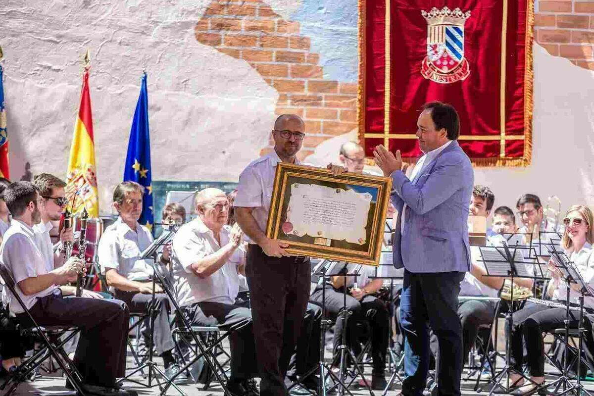 Finestrat conmemora su 739 aniversario con la entrega del “Premi Carta Pobla” al Centre Musical Puig Campana 